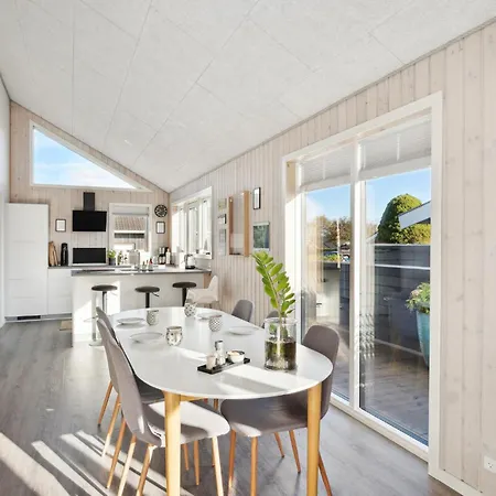 In With House Sea View *