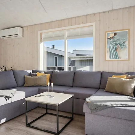 Casa de Férias Lovely In Sjolund