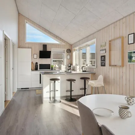 Holiday home In With House Sea View *
